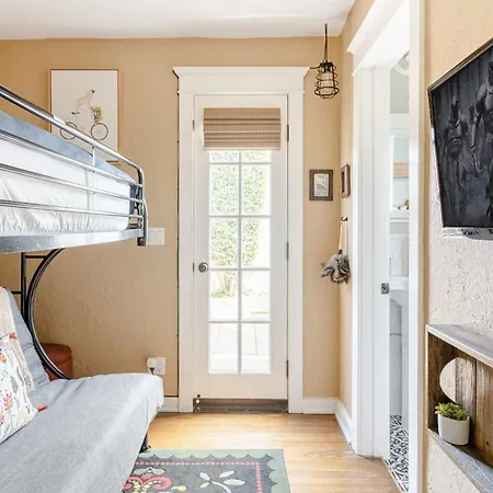 Casita Gundry- Boutique Hideaway, Quaint Historic Charm-3
